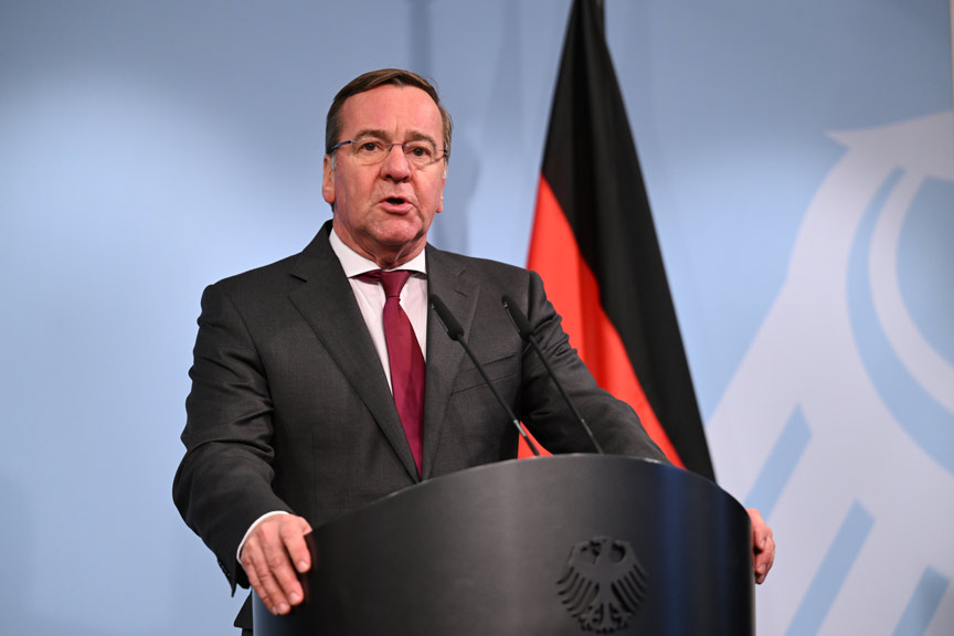 Almanya Savunma Bakanı ordunun yeniden yapılandırılması kararı aldı