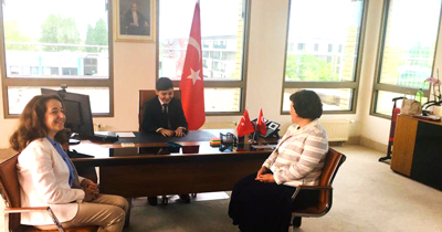 Başkonsolos Gürel koltuğunu çocuklara devretti Başkonsolos Gürel koltuğunu çocuklara devretti