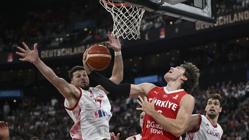 12 Dev Adam Hırvatistan'a 95-94 mağlup oldu 12 Dev Adam Hırvatistan'a 95-94 mağlup oldu