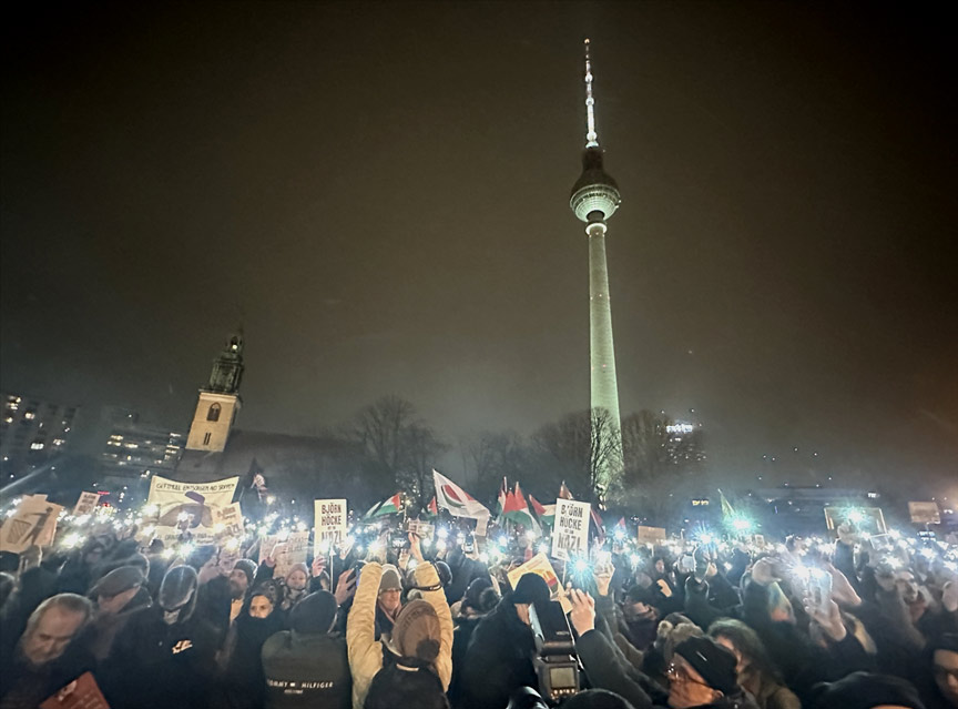 Berlin'de binlerce kişinin katılımıyla AfD karşıtı gösteri yapıldı