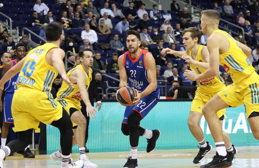 Anadolu Efes Alba Berlin’i farklı yendi Anadolu Efes Alba Berlin’i farklı yendi