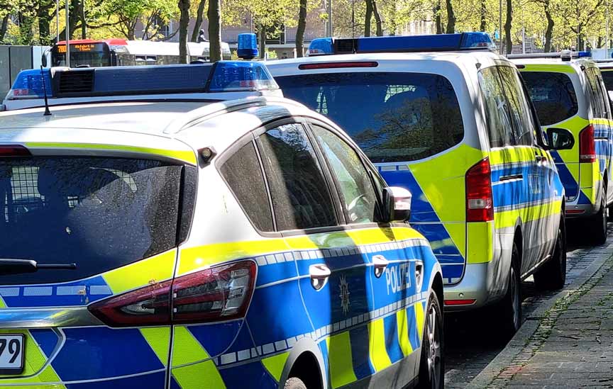 Hamburg‘da polisten çevrecilere biber gazlı müdahale Hamburg‘da polisten çevrecilere biber gazlı müdahale