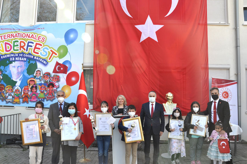 Almanya genelinde 23 Nisan etkinlikleri düzenlendi Almanya genelinde 23 Nisan etkinlikleri düzenlendi
