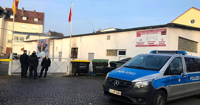 Almanya’da bir camiye daha molotoflu saldırı Almanya’da bir camiye daha molotoflu saldırı