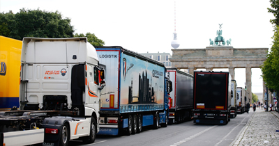 Berlin’de kamyoncuların düşük fiyat protestosu Berlin’de kamyoncuların düşük fiyat protestosu