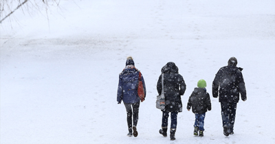 Almanya'da kar yağışı yüzünden aksamalar yaşanıyor