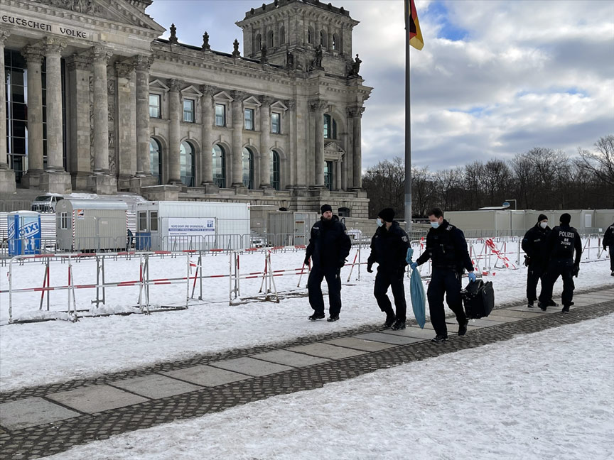 Berlin’de koronavirüs önlemlerine AfD protestosu