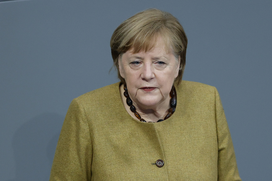 Merkel: Irkçılık ve nefret zehirdir 