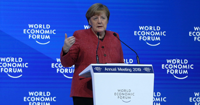 Merkel Davos’ta küresel yapıya uzlaşma çağrısı yaptı