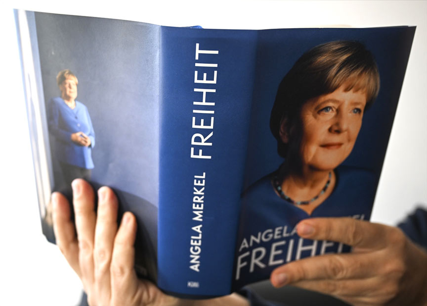 Almanya eski Başbakanı Merkel'in kitabı piyasaya çıktı Almanya eski Başbakanı Merkel'in kitabı piyasaya çıktı