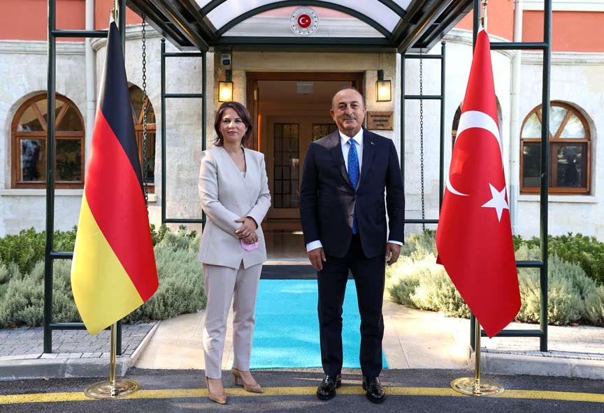 Çavuşoğlu’ndan Alman mevkidaşına terör örgütleri uyarısı Çavuşoğlu’ndan Alman mevkidaşına terör örgütleri uyarısı