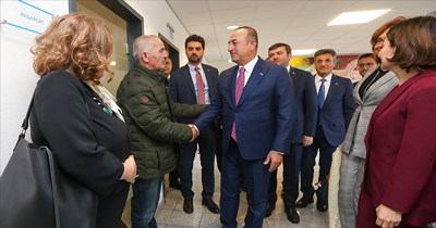 Bakan Çavuşoğlu Düsseldorf’ta vatandaşlarla buluştu