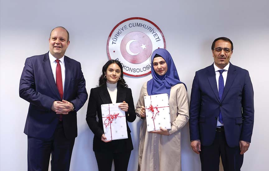 Berlin‘de üniversiteye yüksek puanla giren öğrencilere ödül Berlin‘de üniversiteye yüksek puanla giren öğrencilere ödül