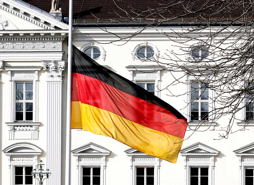 NRW Eyaleti’nde yarın bayraklar yarıya inecek, okullarda saygı duruşu yapılacak