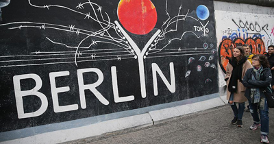 Berlin Duvarı yıkılalı 29 yıl oldu Berlin Duvarı yıkılalı 29 yıl oldu