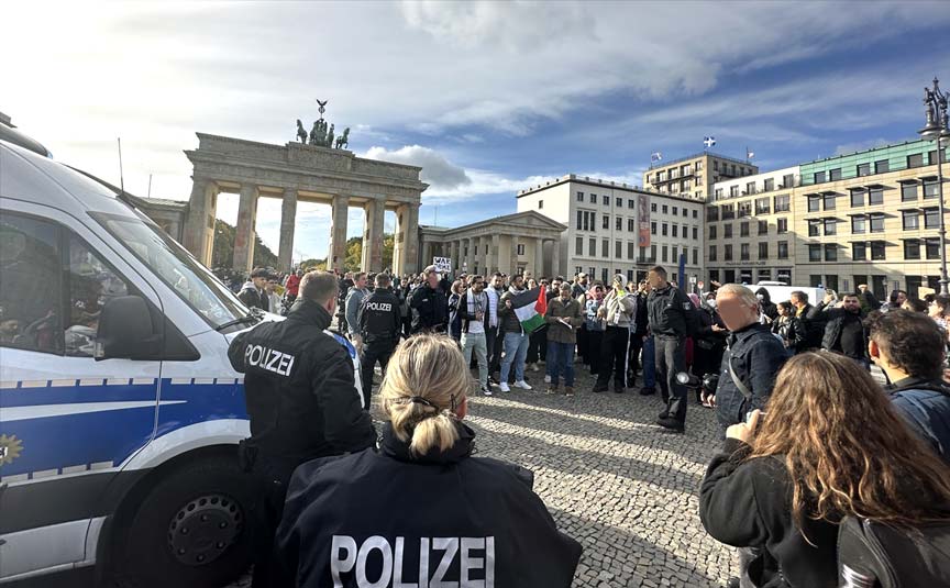Berlin'de Filistinlilerle dayanışma gösterisine izin çıkmadı Berlin'de Filistinlilerle dayanışma gösterisine izin çıkmadı