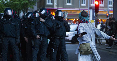 Berlin’de 1 Mayıs gösterisine polis müdahalesi Berlin’de 1 Mayıs gösterisine polis müdahalesi