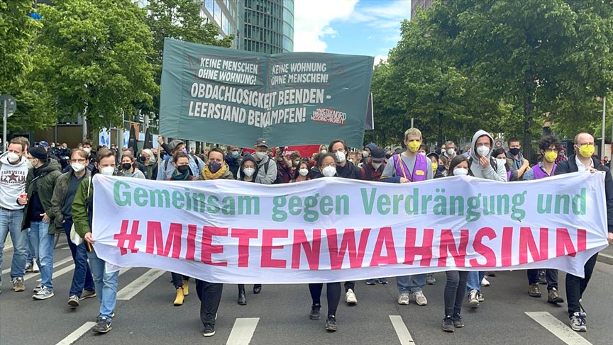 Berlin'de yüksek kiralar protesto edildi