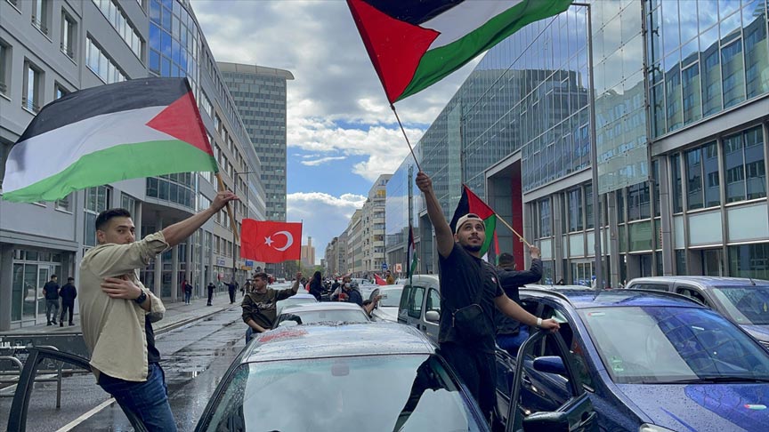 Berlin’de İsrail'in saldırıları konvoyla protesto edildi Berlin’de İsrail'in saldırıları konvoyla protesto edildi
