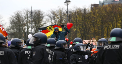 Berlin'de koronavirüs önlemleri karşıtı gösteri Berlin'de koronavirüs önlemleri karşıtı gösteri