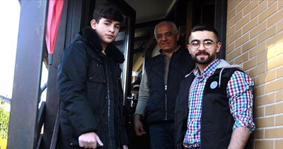 Berlin’de Müslüman gençlerden örnek davranış Berlin’de Müslüman gençlerden örnek davranış