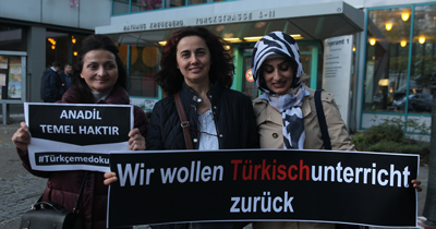 Berlin’de "Türkçeme dokunma" gösterisi Berlin’de "Türkçeme dokunma" gösterisi