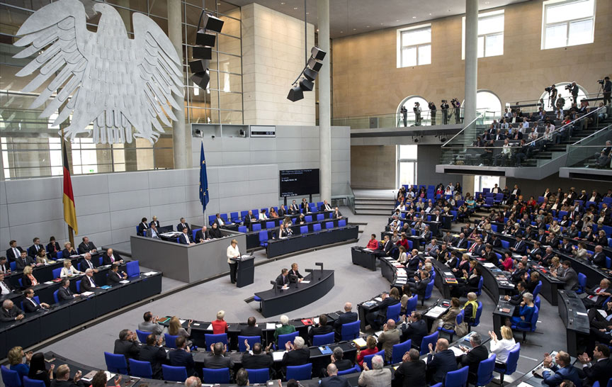 Bundestag koronavirüs tedbirlerinin sertleştirmesine yeşil ışık yaktı