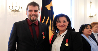 Almanya'dan iki Türk'e liyakat nişanı verildi Almanya'dan iki Türk'e liyakat nişanı verildi