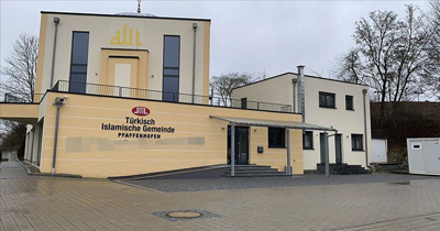 Pfaffenhofen'de cami duvarına tehdit mesajı Pfaffenhofen'de cami duvarına tehdit mesajı