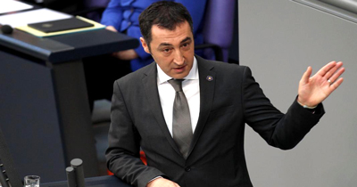 Aşırı sağcılardan Özdemir ve Roth’a ölüm tehdidi Aşırı sağcılardan Özdemir ve Roth’a ölüm tehdidi