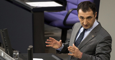Özdemir'e Ermenistan'dan liyakat nişanı verildi Özdemir'e Ermenistan'dan liyakat nişanı verildi