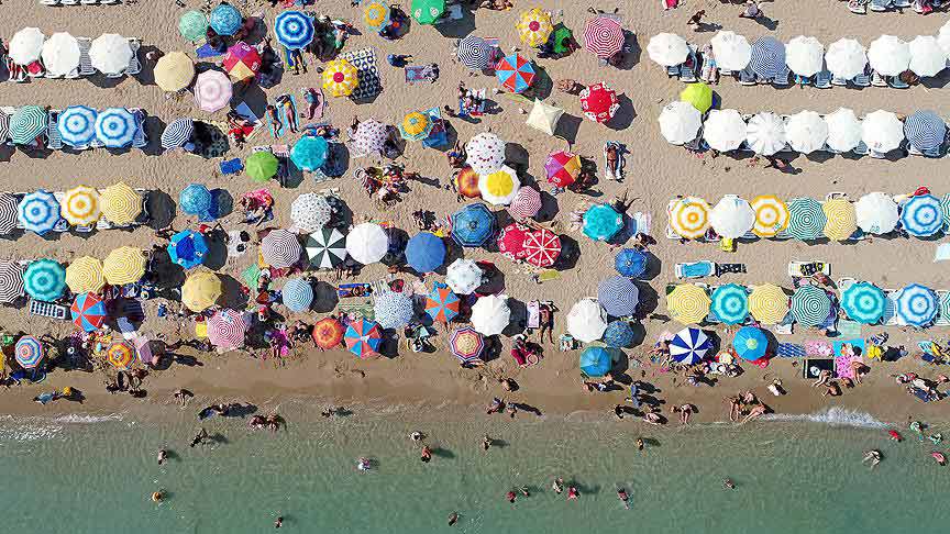 Antalya bu yıl 15,6 milyon turisti aşmayı hedefliyor Antalya bu yıl 15,6 milyon turisti aşmayı hedefliyor