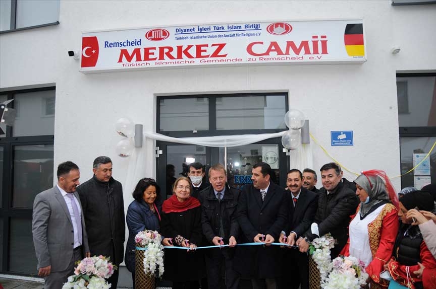 Remscheid merkez camisi ibadete açıldı Remscheid merkez camisi ibadete açıldı