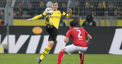 Borussia Dortmund yarışı bırakmıyor