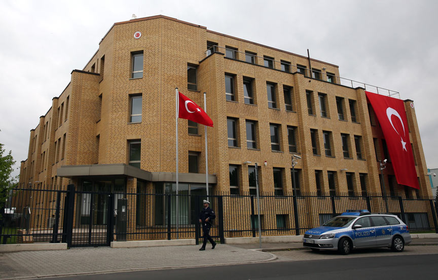 Başkonsolosluklar cumartesi günleri de açık olacak Başkonsolosluklar cumartesi günleri de açık olacak