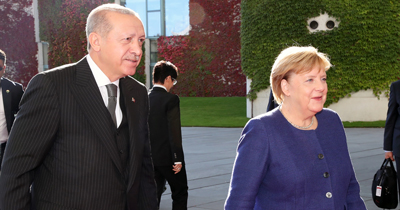 Erdoğan, Merkel ile Libya ve Suriye'yi görüştü