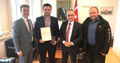 Essen’de başarılı gençler ödüllendirildi Essen’de başarılı gençler ödüllendirildi