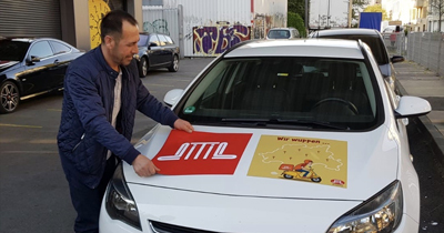 Gönüllülerinden evlere iftar servisi Gönüllülerinden evlere iftar servisi
