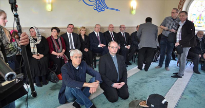 Eyalet İçişleri Bakanı‘ndan camiye destek ziyareti