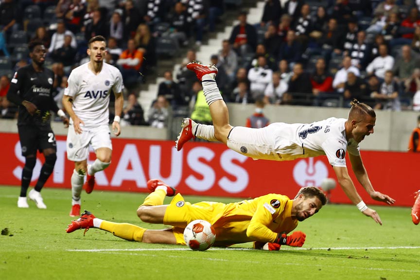 Fenerbahçe Frankfurt deplasmanından 1 puanla döndü Fenerbahçe Frankfurt deplasmanından 1 puanla döndü