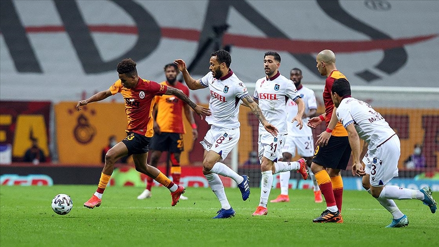 Galatasaray 1 puanı uzatmalarda aldı. Galatasaray 1 puanı uzatmalarda aldı.