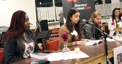 Genç yazarlar okurlarıyla buluştular Genç yazarlar okurlarıyla buluştular