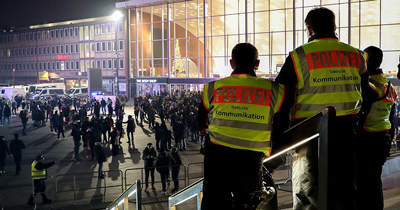 Göçmenlere arabasıyla saldıran Alman tutuklandı