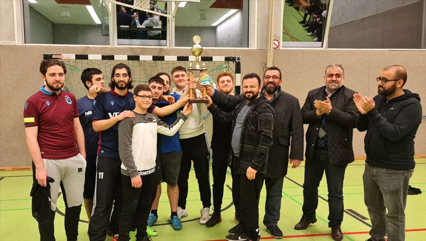 Hamburg’da Almanya‘ya iş göçünün yıldönümü anısına futbol turnuvası Hamburg’da Almanya‘ya iş göçünün yıldönümü anısına futbol turnuvası