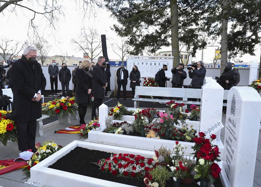 2. yılında Hanau ırkçı terör saldırısı kurbanları mezarı başında anıldı