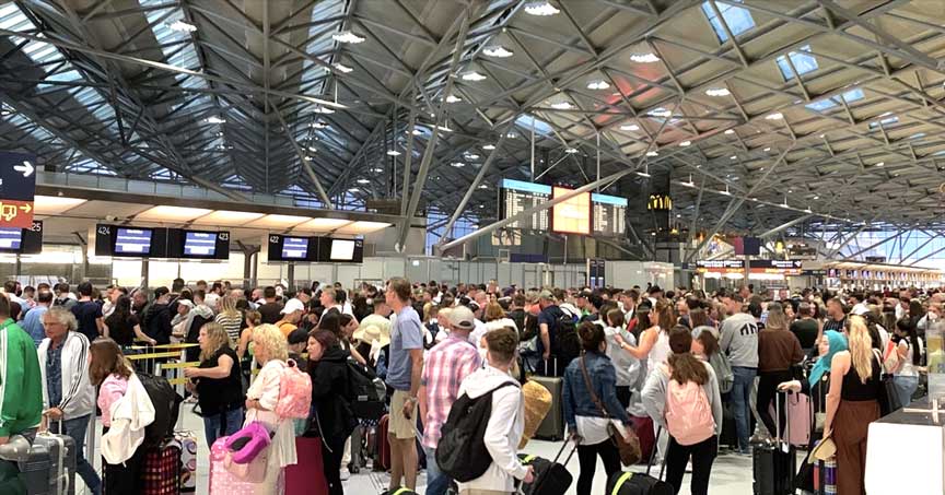 CDU’lu vekile göre hükümet havalimanlarındaki kaosu uzun süre izledi