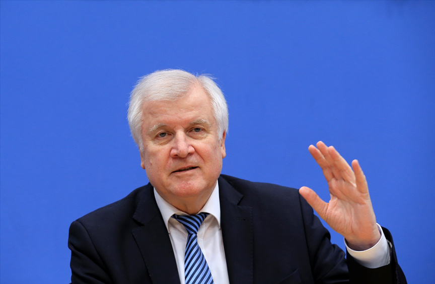 Bakan Seehofer koronavirüse yakalandı