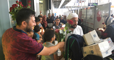 Almanyalı hacılar dönüşte güllerle karşılandı