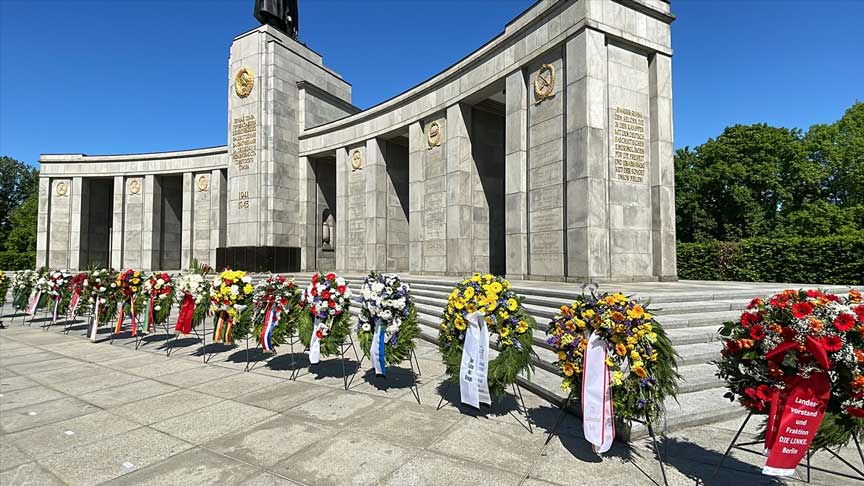 Berlin'de 2. Dünya Savaşı'nın son ermesi yıldönümünde anma etkinliği Berlin'de 2. Dünya Savaşı'nın son ermesi yıldönümünde anma etkinliği