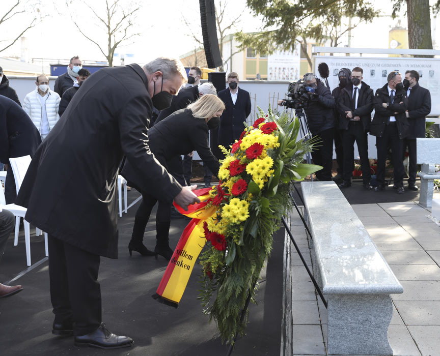 2. yılında Hanau ırkçı terör saldırısı kurbanları mezarı başında anıldı